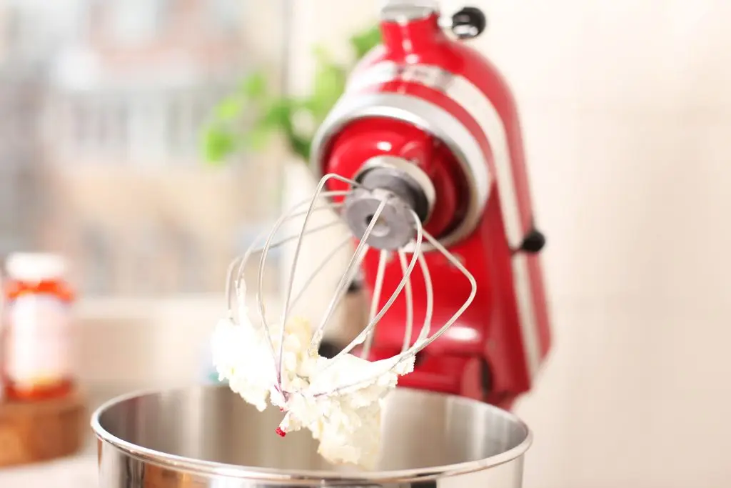 Porównanie robotów kuchennych Kenwood i Bosch – który sprzęt AGD wybrać do domu
